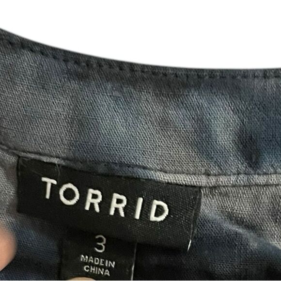 Torrid Women's Black and White Sleeveless Blouse - Picture 5 of 5